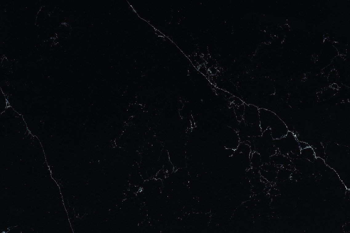 Cubierta de Cuarzo Q.S.M. Pacific 8004 Ebony Vicenza para cubiertas y encimeras de cocina de cuarzo.